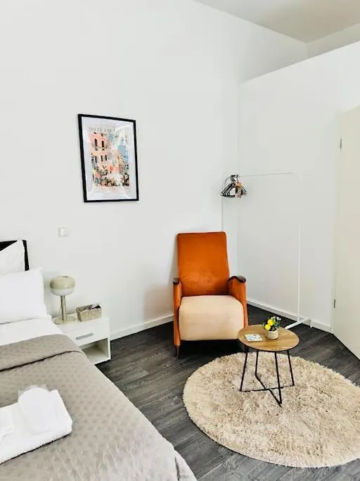 Private Suite 5 Min Bis Zur Innenstadt Dusseldorf Germany